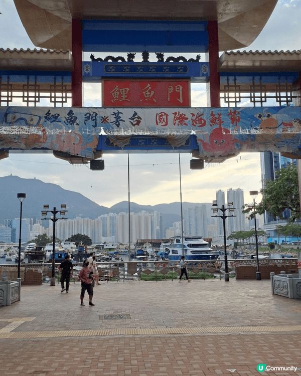鯉魚門燈塔，馬環村的「天后古廟」，鯉魚金屬地標，鯉魚門牌坊。...