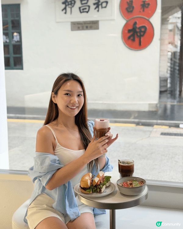 新開嘅 Bow Coffee，Café 乾淨又舒服，一落地玻...