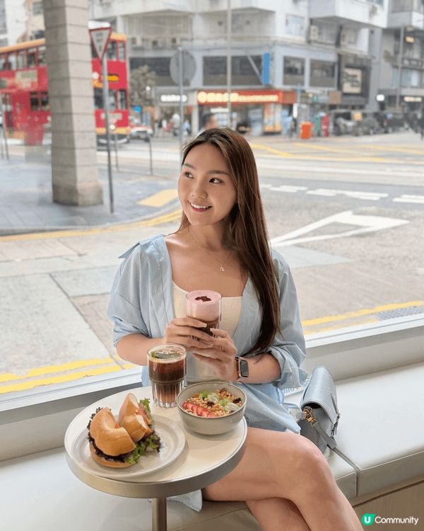 新開嘅 Bow Coffee，Café 乾淨又舒服，一落地玻...