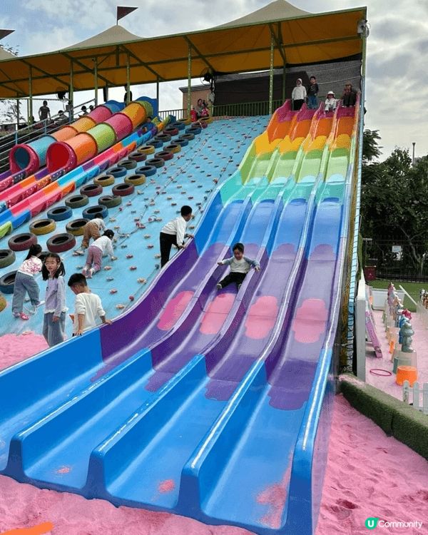 哈小象親子樂園，它是一個很大的戶外公園。仔仔一到達，便急不及...