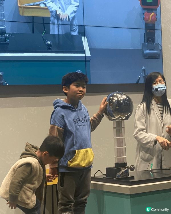小朋友充滿探索精神，去科學館最好不過！！平時手多多，會俾人鬧...