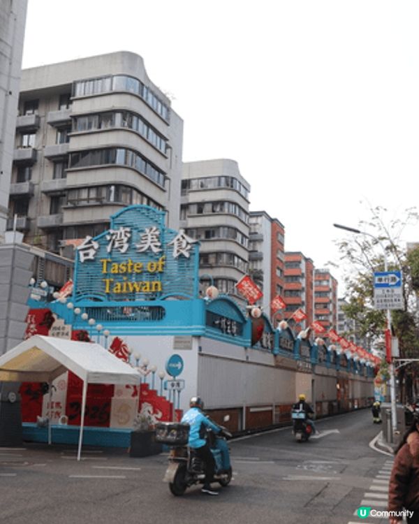 呢個係福州（三坊七巷），最有名嘅愛心樹～喺一棵歷史悠久嘅榕樹...