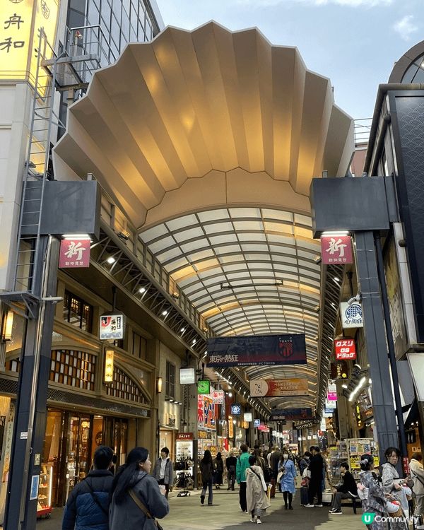 這裏是日本東京的淺草寺，感受到古色古香的日本寺廟，其中最為出...