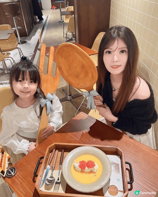 特色酒店Cafe🥰好多打卡嘅場景位置，仲有唔少道具可以俾囡囡...
