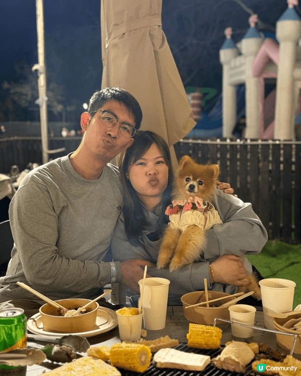 我和老公周不時都會帶兩隻小寶貝出街街影靚相，第一張就係同朋友...