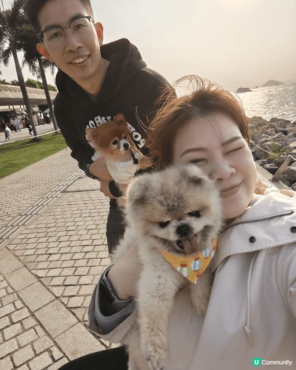我和老公周不時都會帶兩隻小寶貝出街街影靚相，第一張就係同朋友...