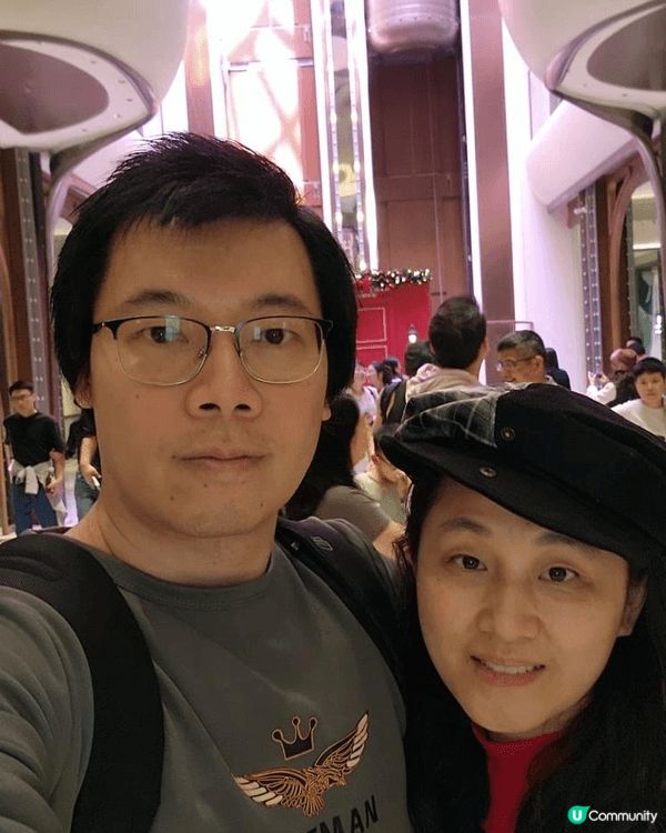 位於深圳蛇口的海上世界,把真遊輪移去碼頭岸上, 改裝成商場及...