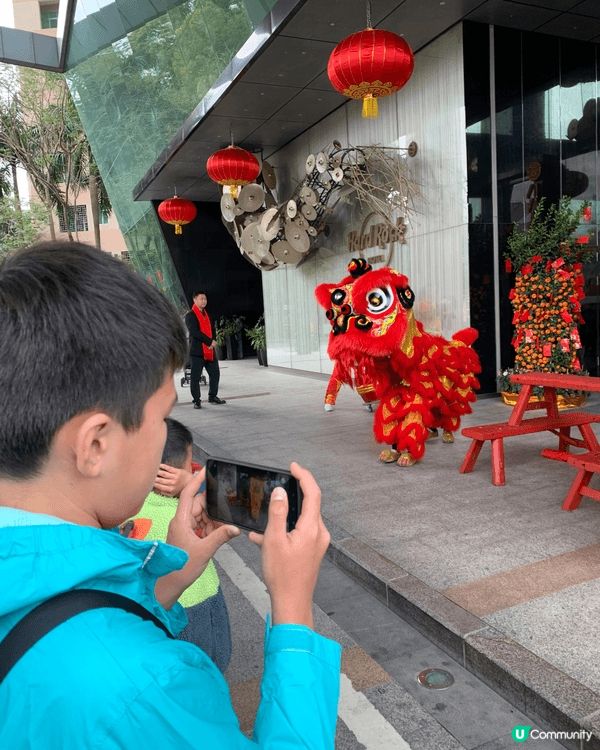 農曆新年時，仔仔去了深圳瘋狂2天