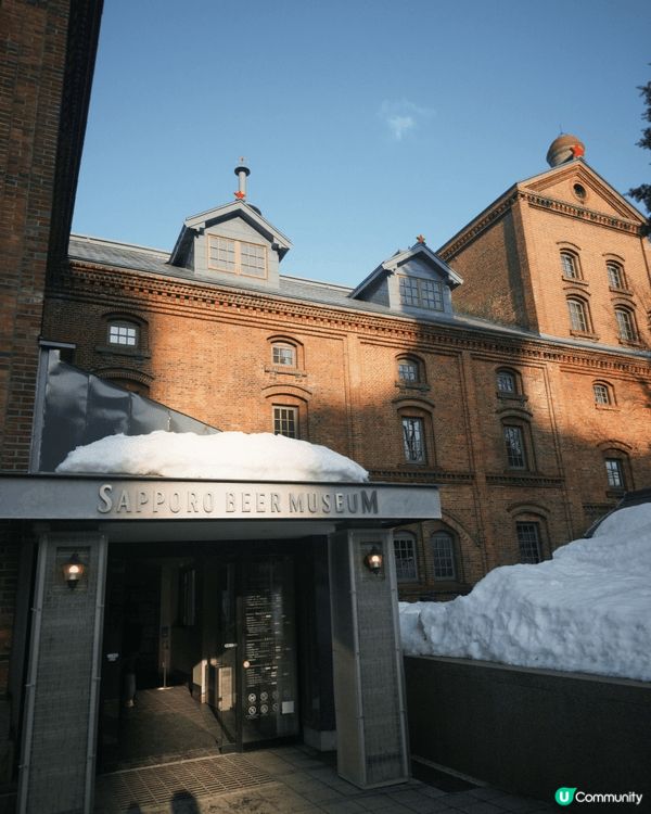紅磚古建築披上白雪，札幌啤酒發源地，可參觀歷史並品嚐新鮮啤酒...