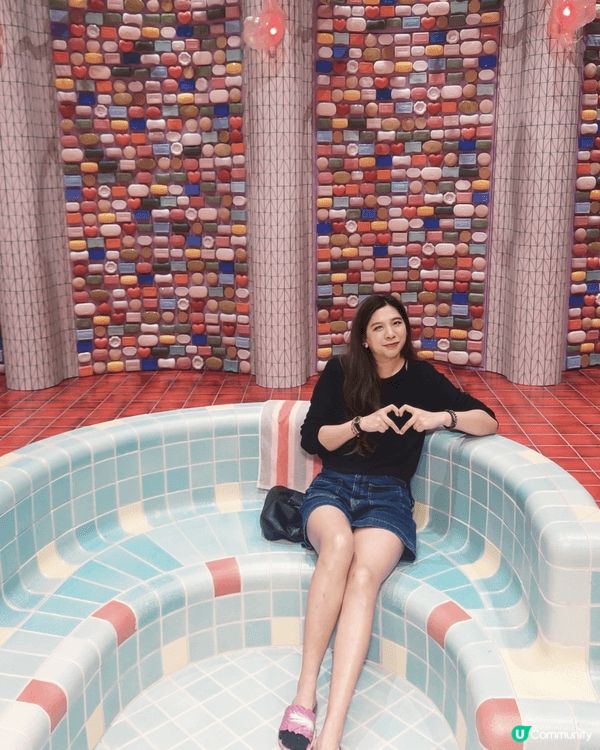 北角油街實現名為“左旅們浴場”藝術展覽, 是本地藝術家將兩層...