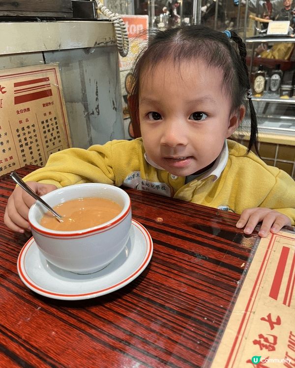 帶住女女走進九龍城寨，呢度充滿濃厚嘅舊香港情懷，復古街景同地...