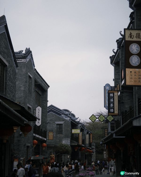 廣州嶺南印象園位於大學城小谷圍島南部是國家4A級景區。園內復...