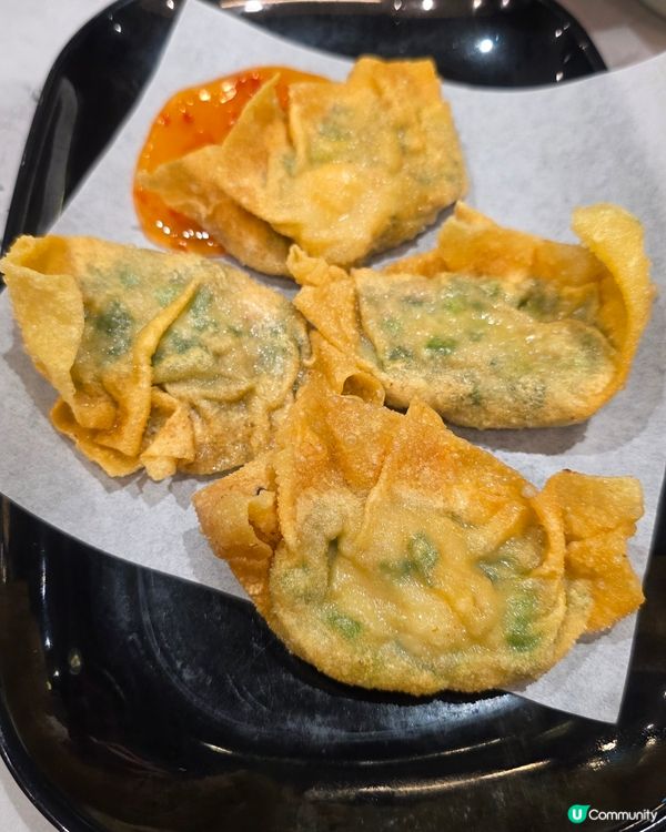 呢個手工如魚扎幾特別, 紮實彈牙夠足料. 用魚肉做皮, 鮮豬...