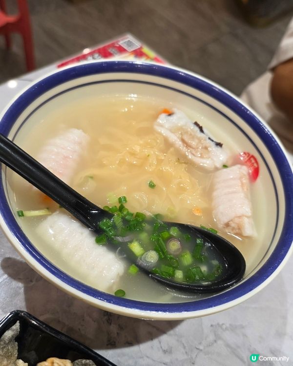 呢個手工如魚扎幾特別, 紮實彈牙夠足料. 用魚肉做皮, 鮮豬...