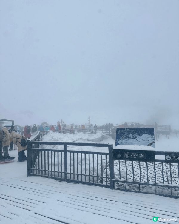 中國旅遊雲南，嘗試乘坐船去大理，感受風中的涼意，乘坐敞篷吉普...