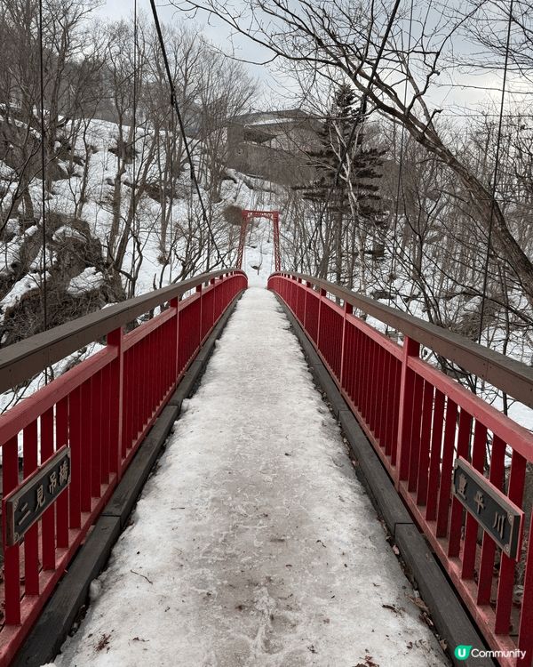 冬天去北海道定山溪溫泉，真係好似走入雪國童話咁。成個山谷鋪滿...