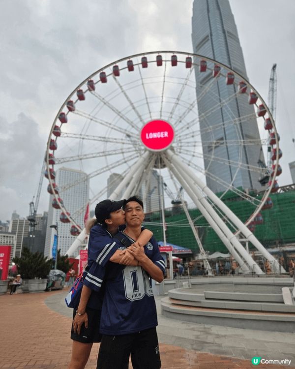 中環碼頭，欣賞到維港景色，摩天輪和天空之鏡都係打卡熱點