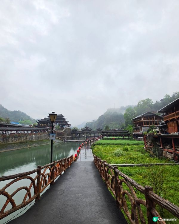 湘西苗寨
山路之上，是人情與風景一齊盛開的地方