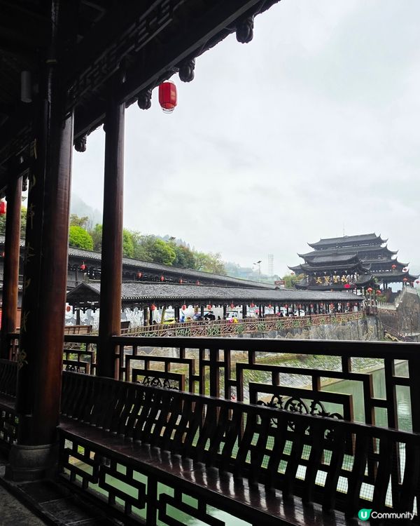 湘西苗寨
山路之上，是人情與風景一齊盛開的地方