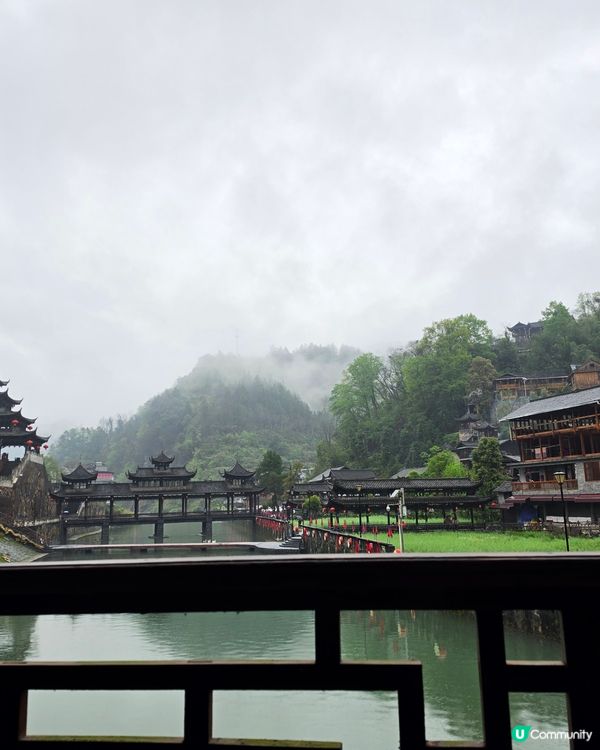 湘西苗寨
山路之上，是人情與風景一齊盛開的地方