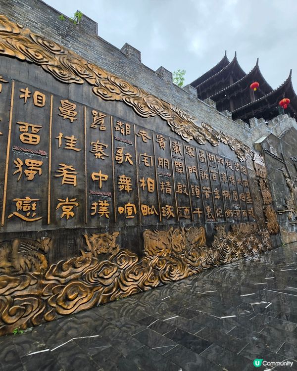 湘西苗寨
山路之上，是人情與風景一齊盛開的地方