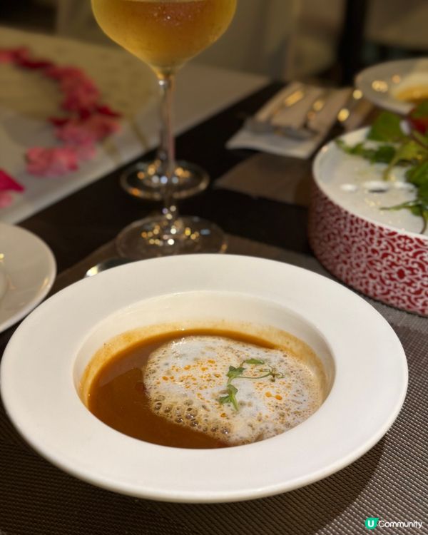 【尖沙咀｜氛圍感滿滿嘅龍蝦盛宴西餐】