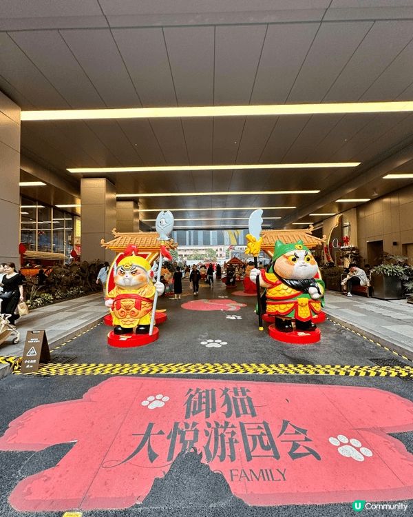 呢個禮拜前同屋企人一齊返大陸，去咗行商場，好愉快行行吓又一日...