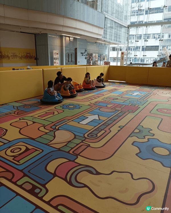 尖沙咀Isquare3 樓有珍珍彈彈床波波池及碰碰車，囡囡玩...