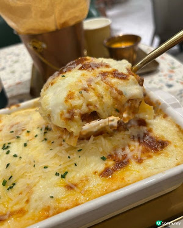 V Walk 💕 經典肉醬千層麵 + 自家製水果冰茶