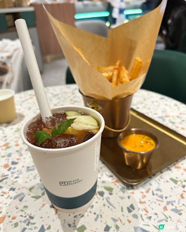 V Walk 💕 經典肉醬千層麵 + 自家製水果冰茶