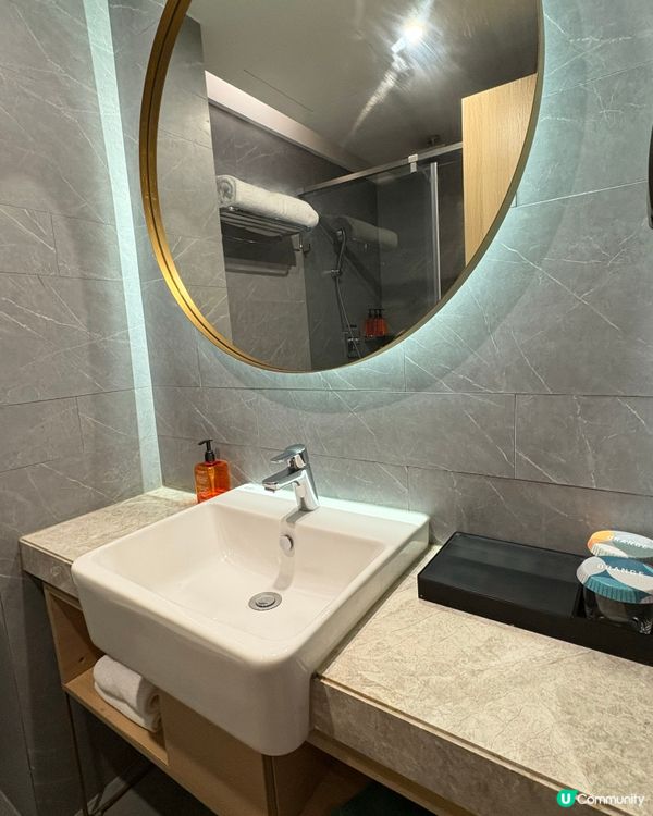 桔子酒店醒目橙色明亮活潑，人均$160，方便舒適