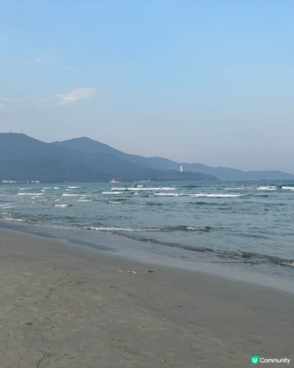 越南峴港的美溪沙灘,被譽為｢東方夏威夷｣,沙灘擁有綿長的白沙...