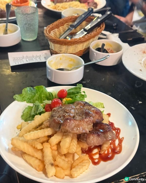 ｢炭燒黑毛豬､鮮茄羅勒意粉好食🤤｣