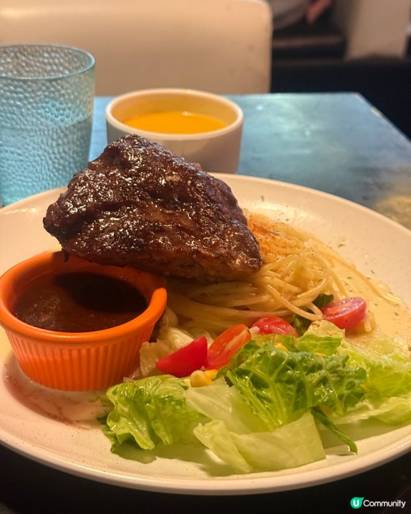 ｢炭燒黑毛豬､鮮茄羅勒意粉好食🤤｣