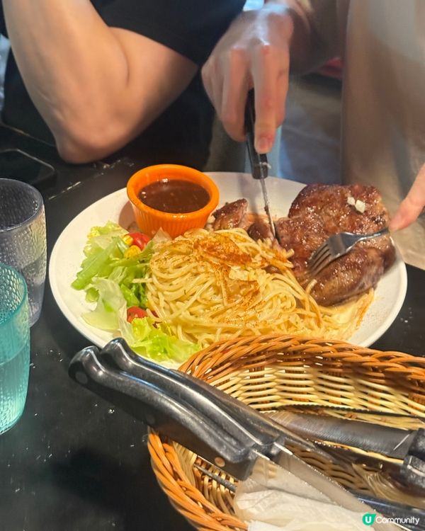 ｢炭燒黑毛豬､鮮茄羅勒意粉好食🤤｣