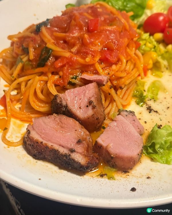 ｢炭燒黑毛豬､鮮茄羅勒意粉好食🤤｣