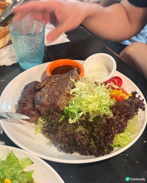 ｢炭燒黑毛豬､鮮茄羅勒意粉好食🤤｣