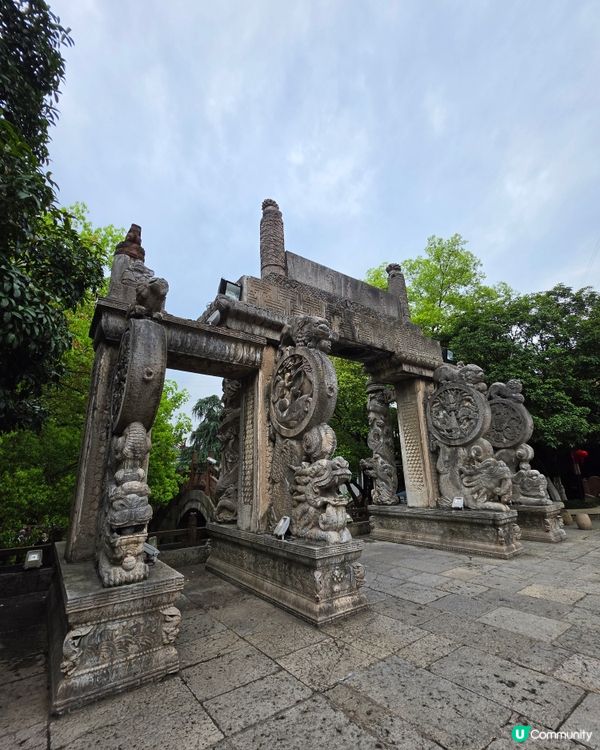 張家界土司城
行入古城，像打開一段活生生嘅歷史 📜🏯