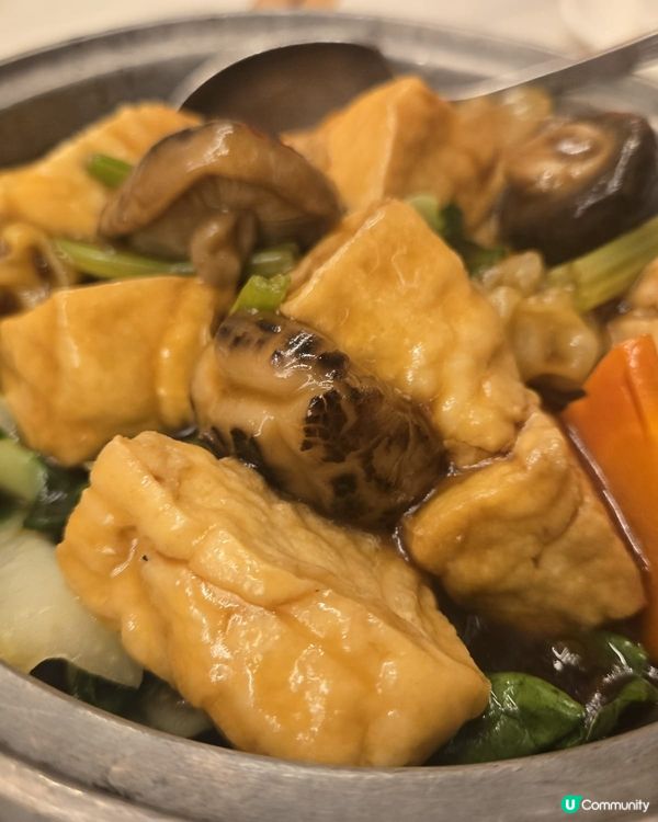 將軍澳東港城嘅“從心素食‘’，d小菜炒到好似茶餐廳一樣，像真...