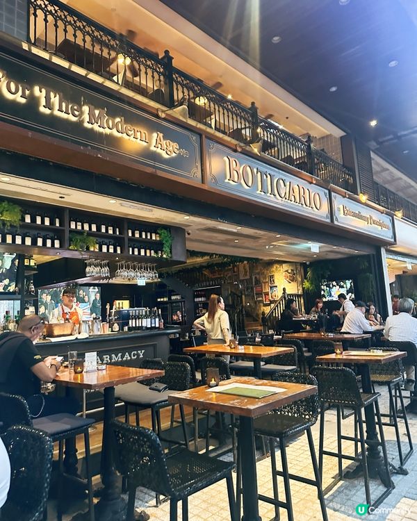 尖東站P1出口行5分鐘左右就到呢間Boticario Bar...