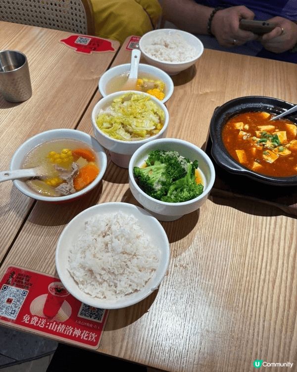 影靚相一定係美食相， 有麻婆豆腐，欖菜炒豆，鐵板豬頸肉，食得...