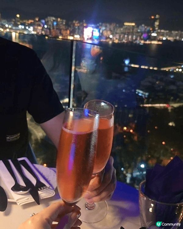 我覺得香港最靚嘅打卡點就係維多利亞港海景🥰🥰