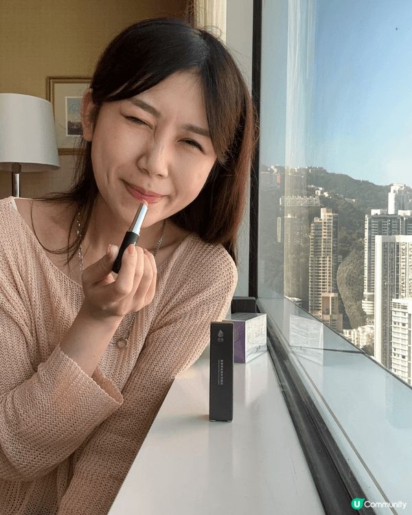 我個人最講究的化妝品是眉筆及唇膏，即使素顏淡妝外出，已經非常...