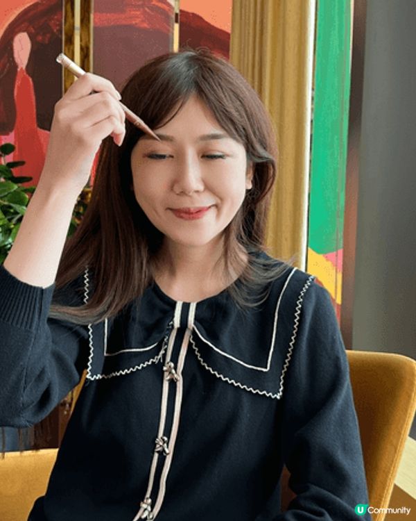 我個人最講究的化妝品是眉筆及唇膏，即使素顏淡妝外出，已經非常...