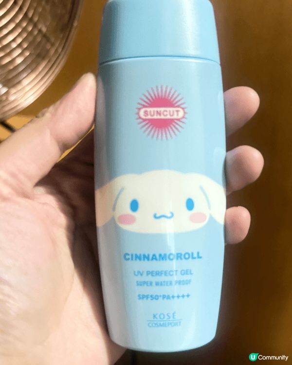 紫瓶是凡士林香薰舒緩潤膚露：這是400ml 的大容量乳液，薰...