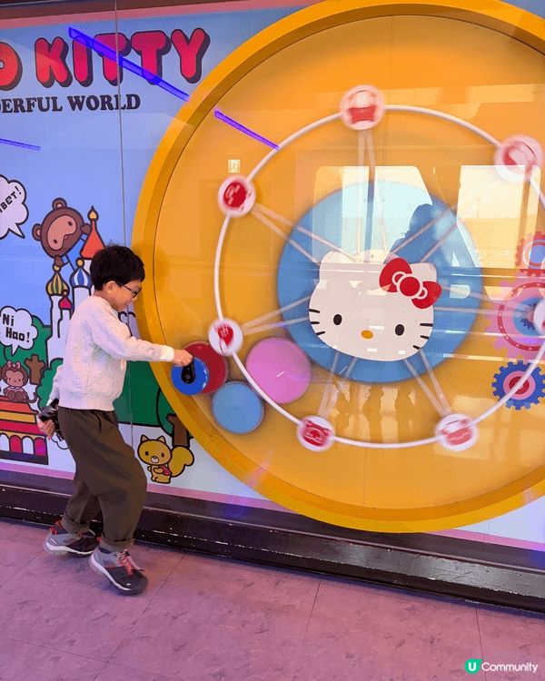 台灣機場拍攝的相片，喜歡Sanrio 卡通公仔，因為角色陪住...