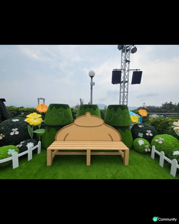 這是在海洋公園高峰樂園纜車站廣場拍的，是以布甸狗30週年為主...