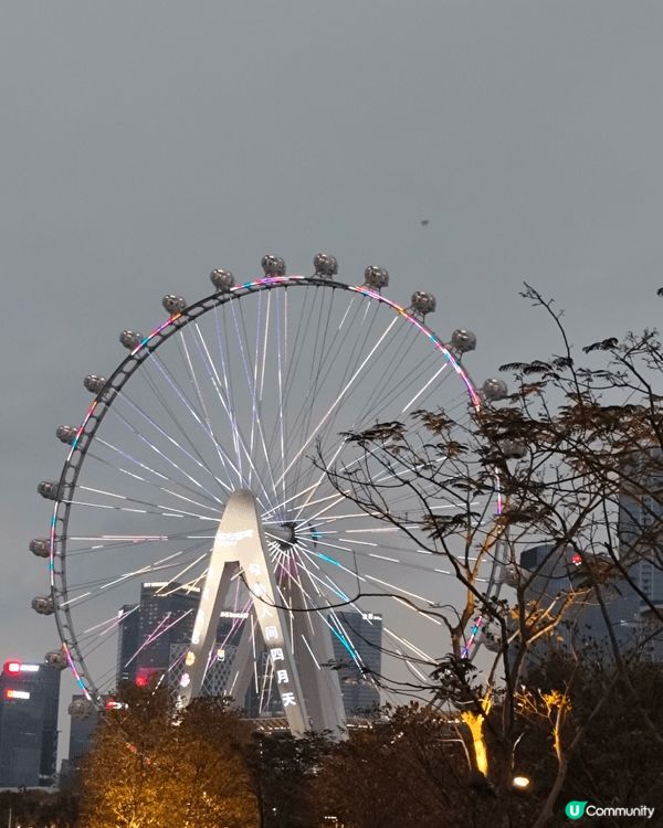 深圳歡樂港灣，非常巨大加上晚上燈光，是一個十分好玩的公園加商...