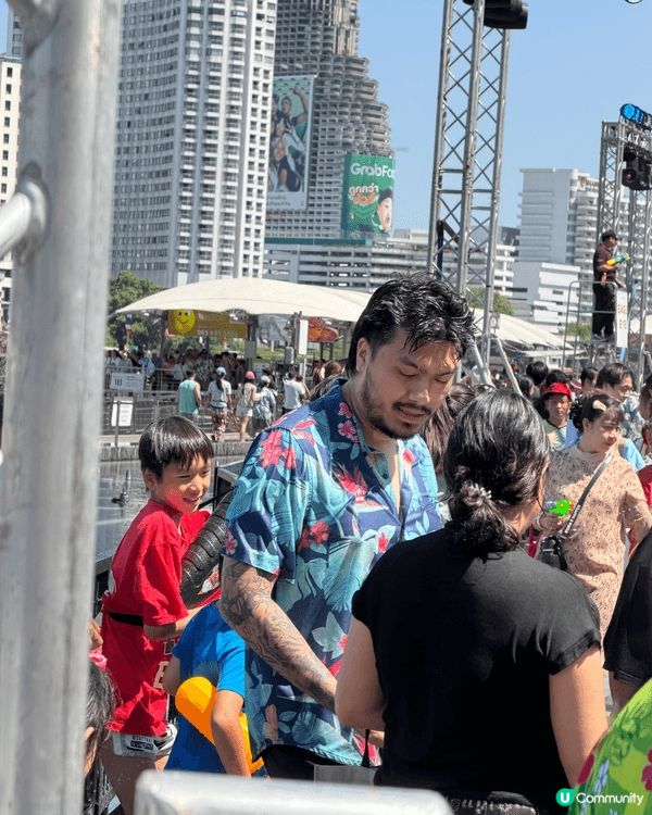當然要介紹最潮嘅潑水節戰區 icon siam 第一次去連小...