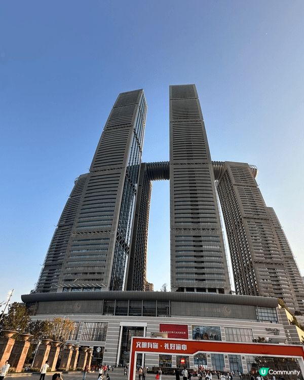 重慶渝中區來福士是一個非常好的旅遊及購物🛍️地點，可以考慮一...